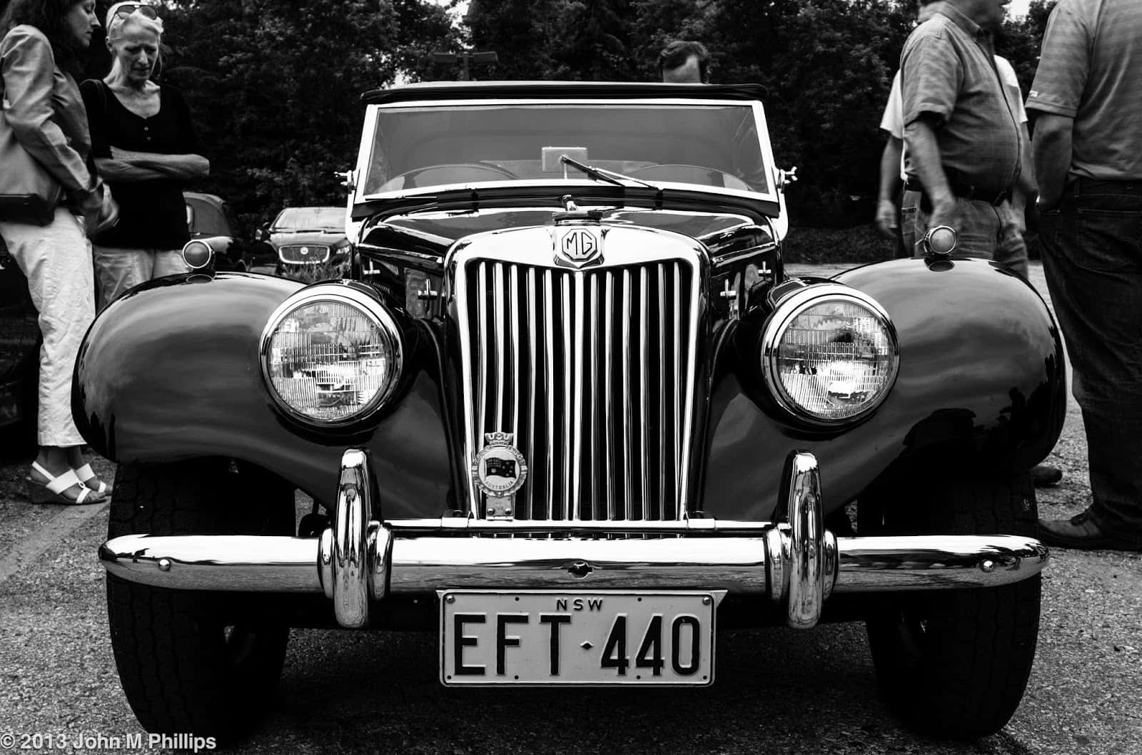 Classic Elegance - Black and White Vintage Car Wallpaper
