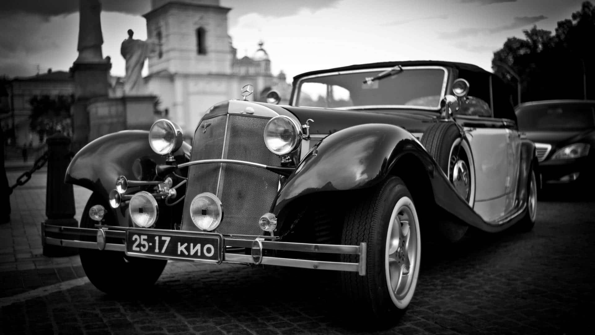 Classic Elegance - Black and White Vintage Car Wallpaper