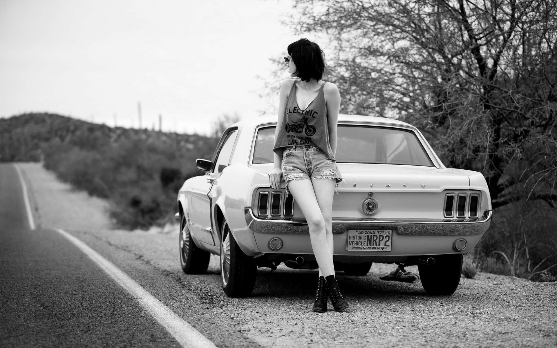 Black And White Vintage Classic Car Wallpaper