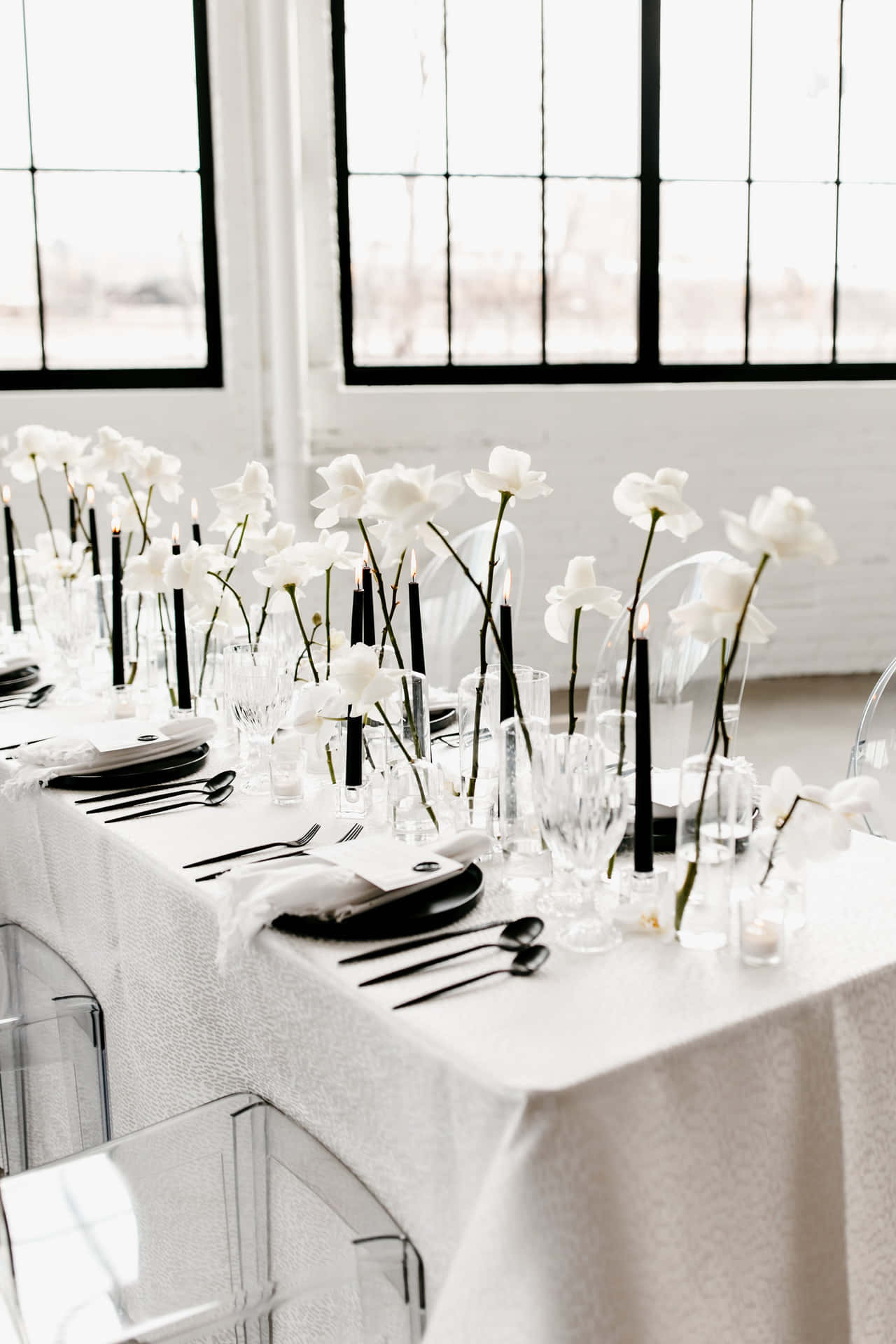 Black And White Elegance: A beautiful and timeless wedding moment Wallpaper