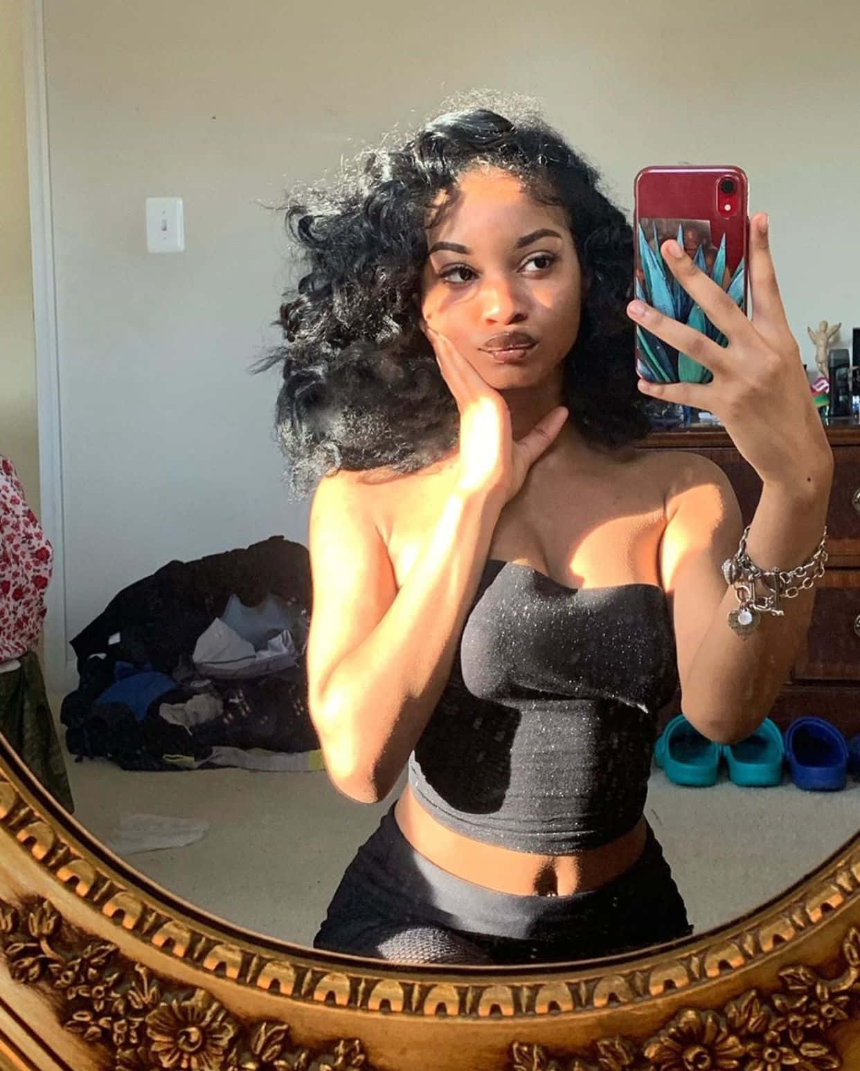 Confident Black Baddie Capturing Her Style in a Mirror Selfie Wallpaper