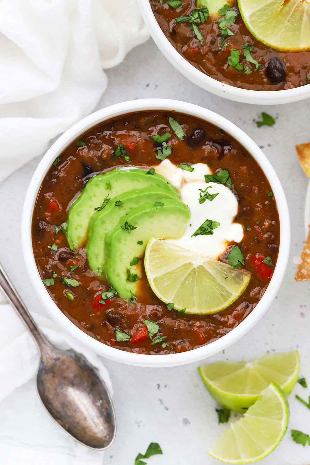 Unapetitoso Plato De Sopa De Frijoles Negros. Fondo de pantalla