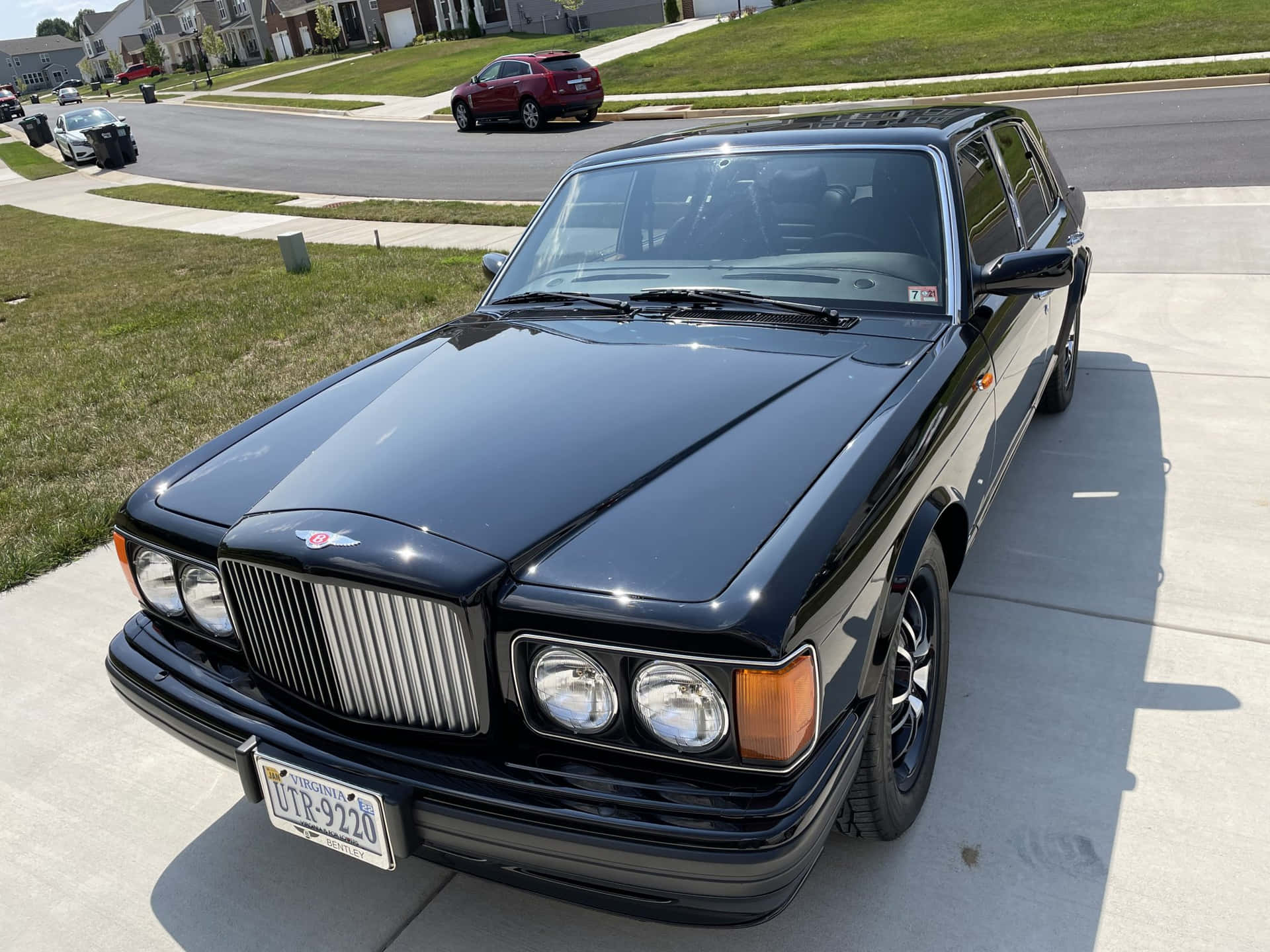 Zwarte Bentley Turbo R Geparkeerd Buiten Achtergrond