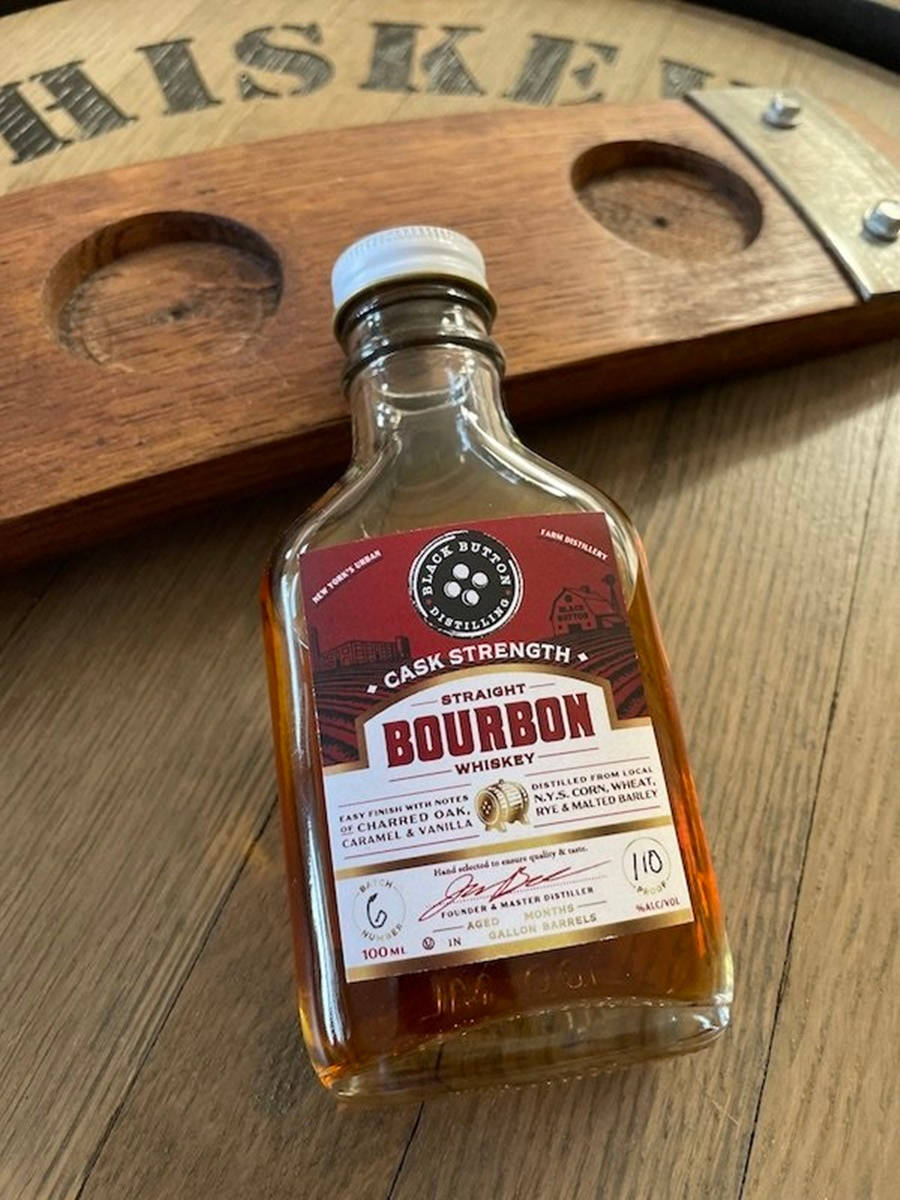 Distillatodi Bourbon Black Button Ad Alta Gradazione Alcolica Sfondo