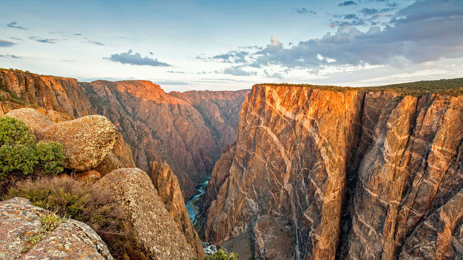 “Admire the majestic beauty of Black Canyon” Wallpaper