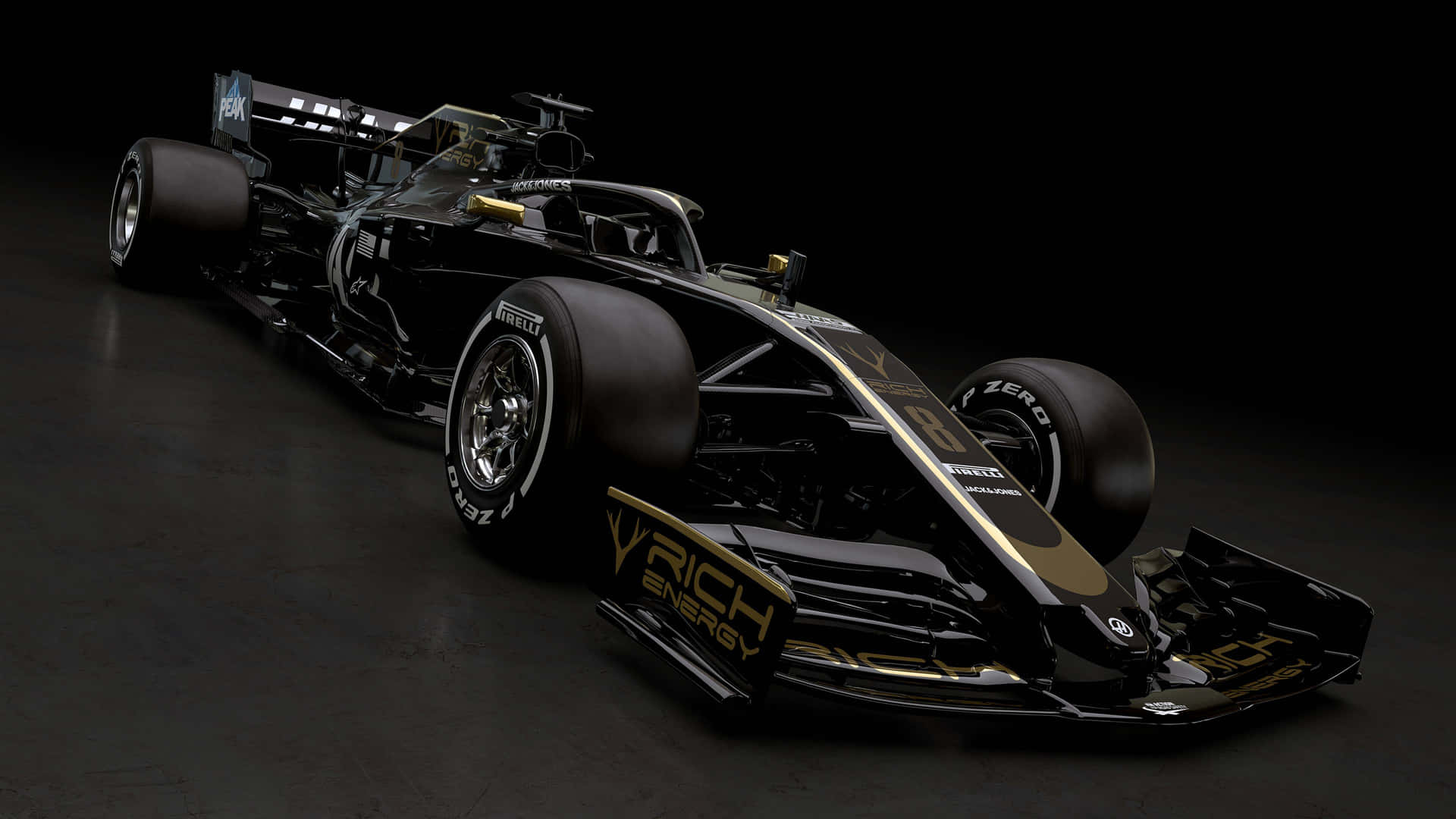 Et sort og guld racerbil vises i et mørkt rum. Wallpaper