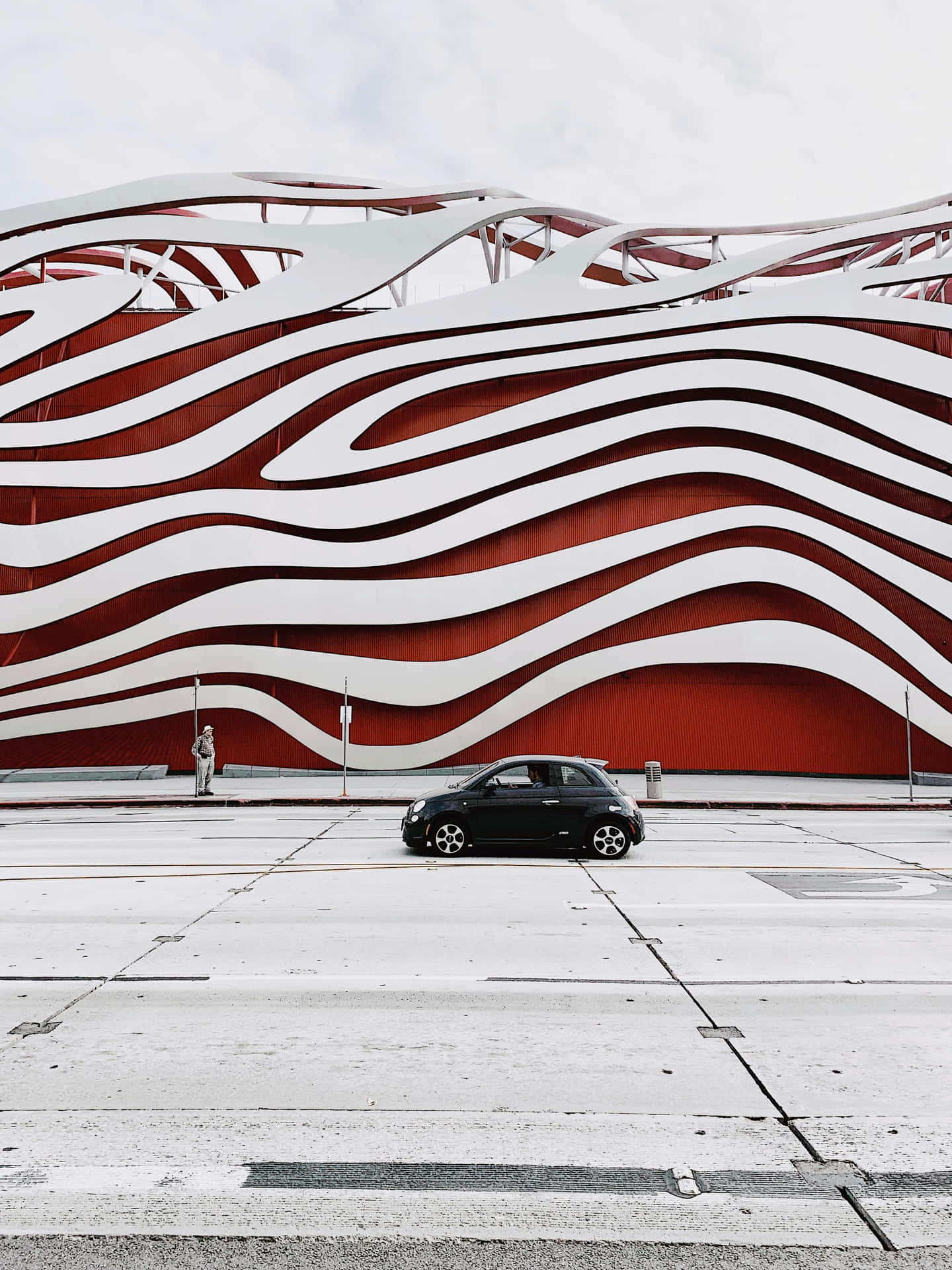 Black Car Red Wavy Building Facade.jpg Wallpaper