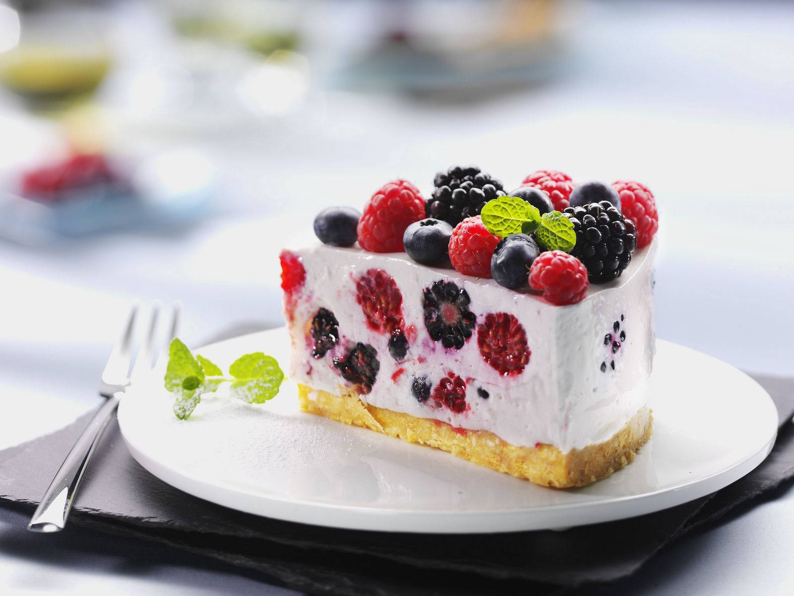 Black Currant Dessert Cake Blueberry Raspberries Wallpaper