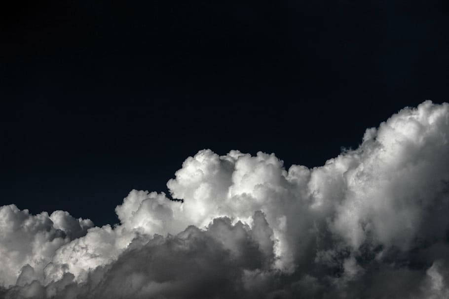 Schwarzertag Weiße Wolken Wallpaper