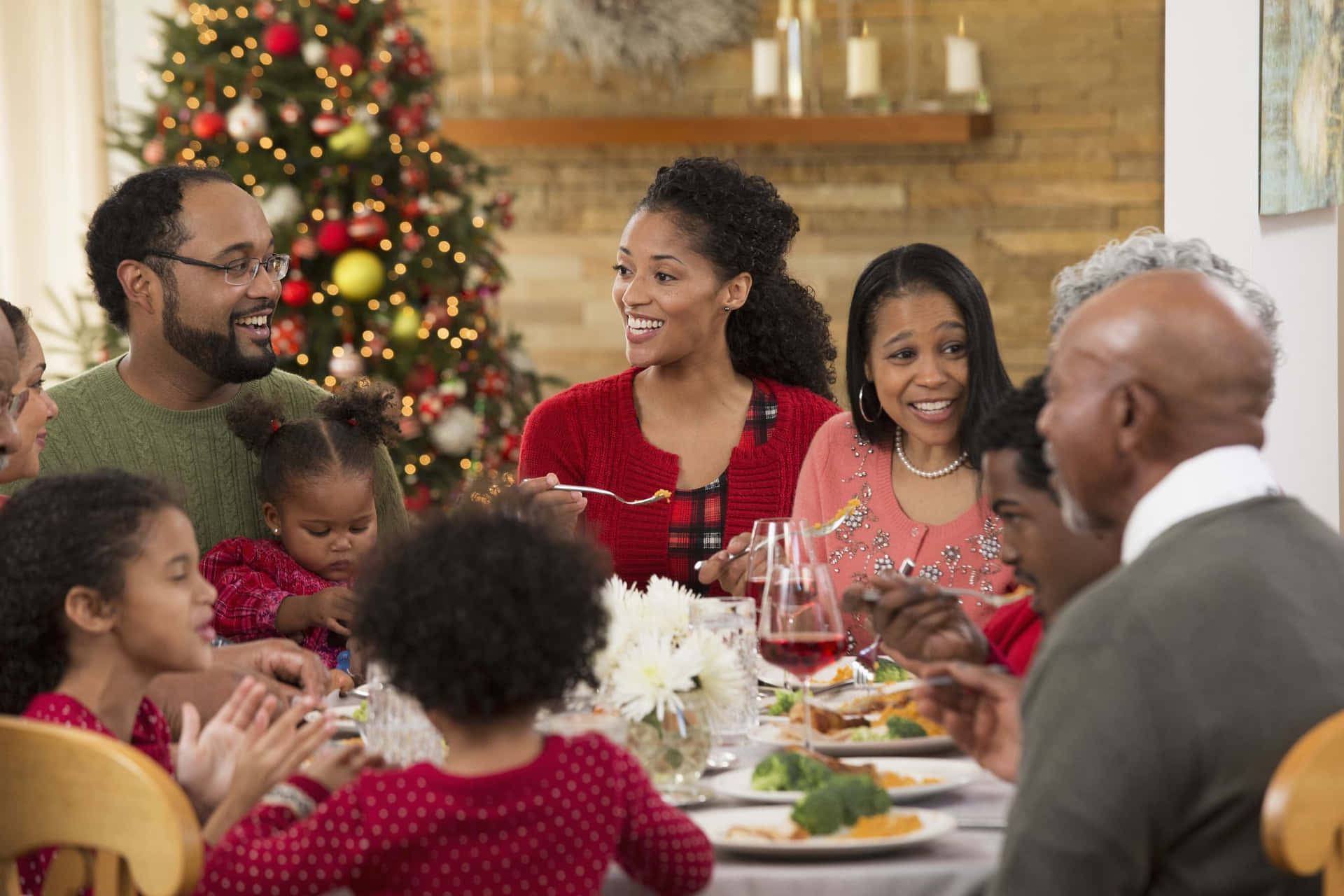 Glücklichesbild Eines Schwarzen Familienweihnachtsessens