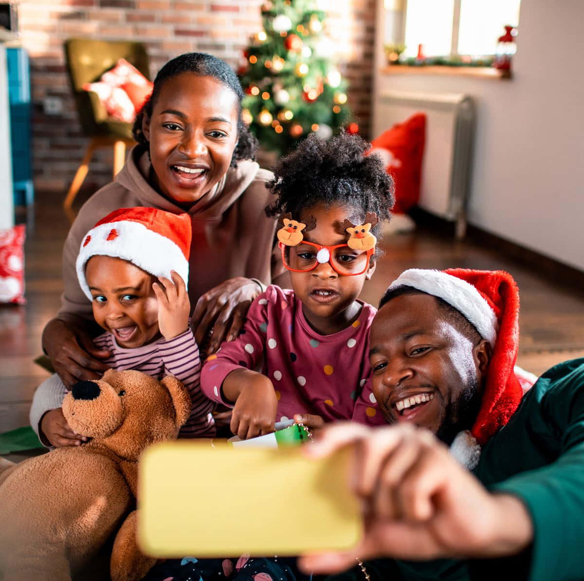 Imagende La Familia Negra En Navidad Tomándose Un Selfie