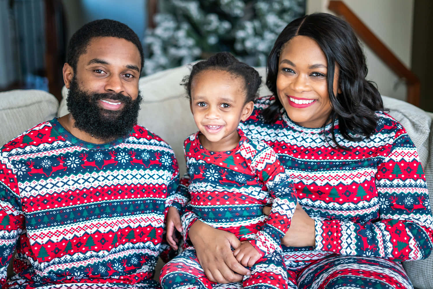 Familienbildzu Weihnachten In Gleichem Schwarzen Outfit