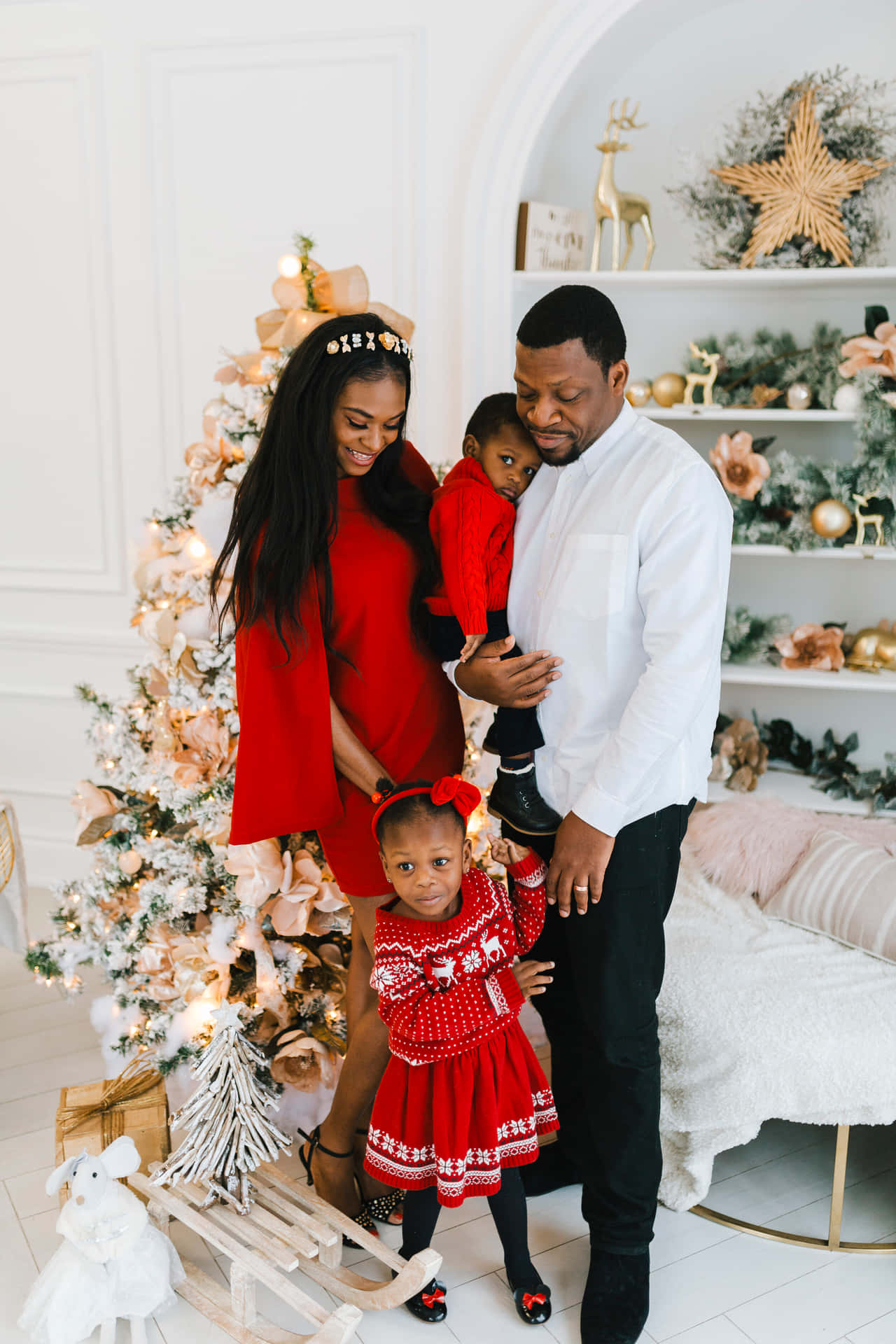 Entzückendesweihnachtsbild Einer Schwarzen Familie