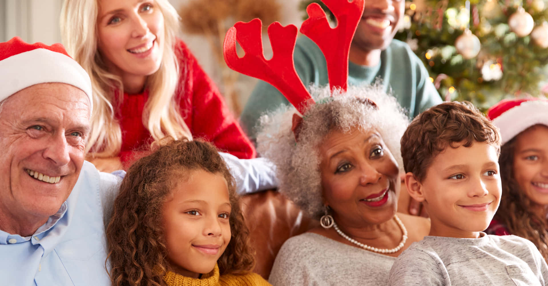 Weihnachtenmit Der Schwarzen Familie Und Großeltern Bild