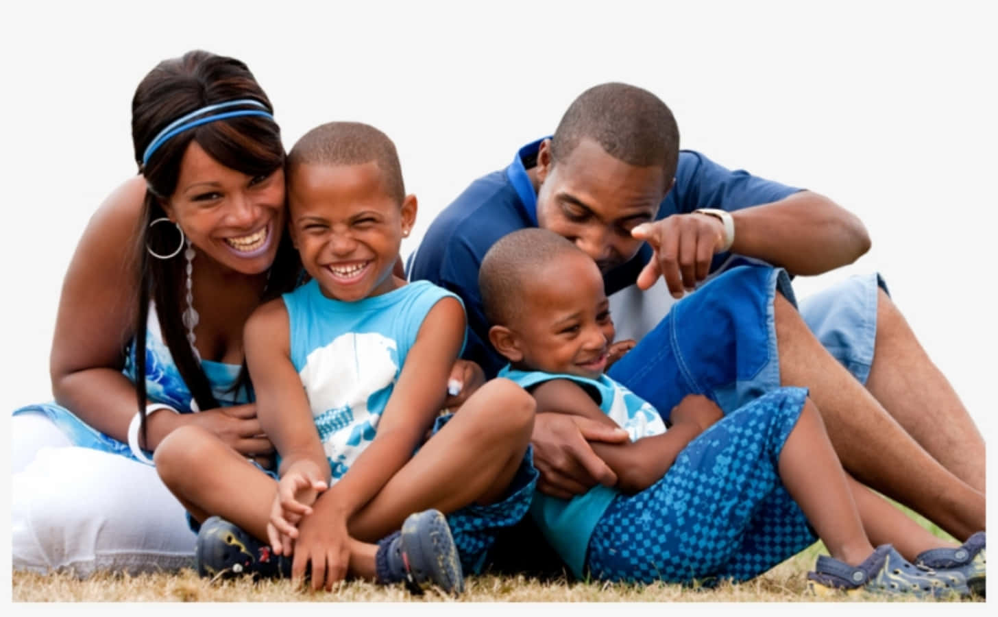 Elsker et moderne sort familie på gadestil