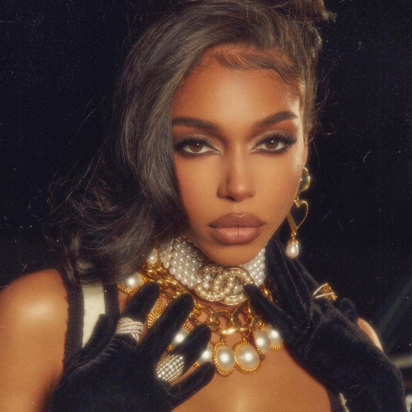 Black Girl Luxury Glamour Portrait Wallpaper