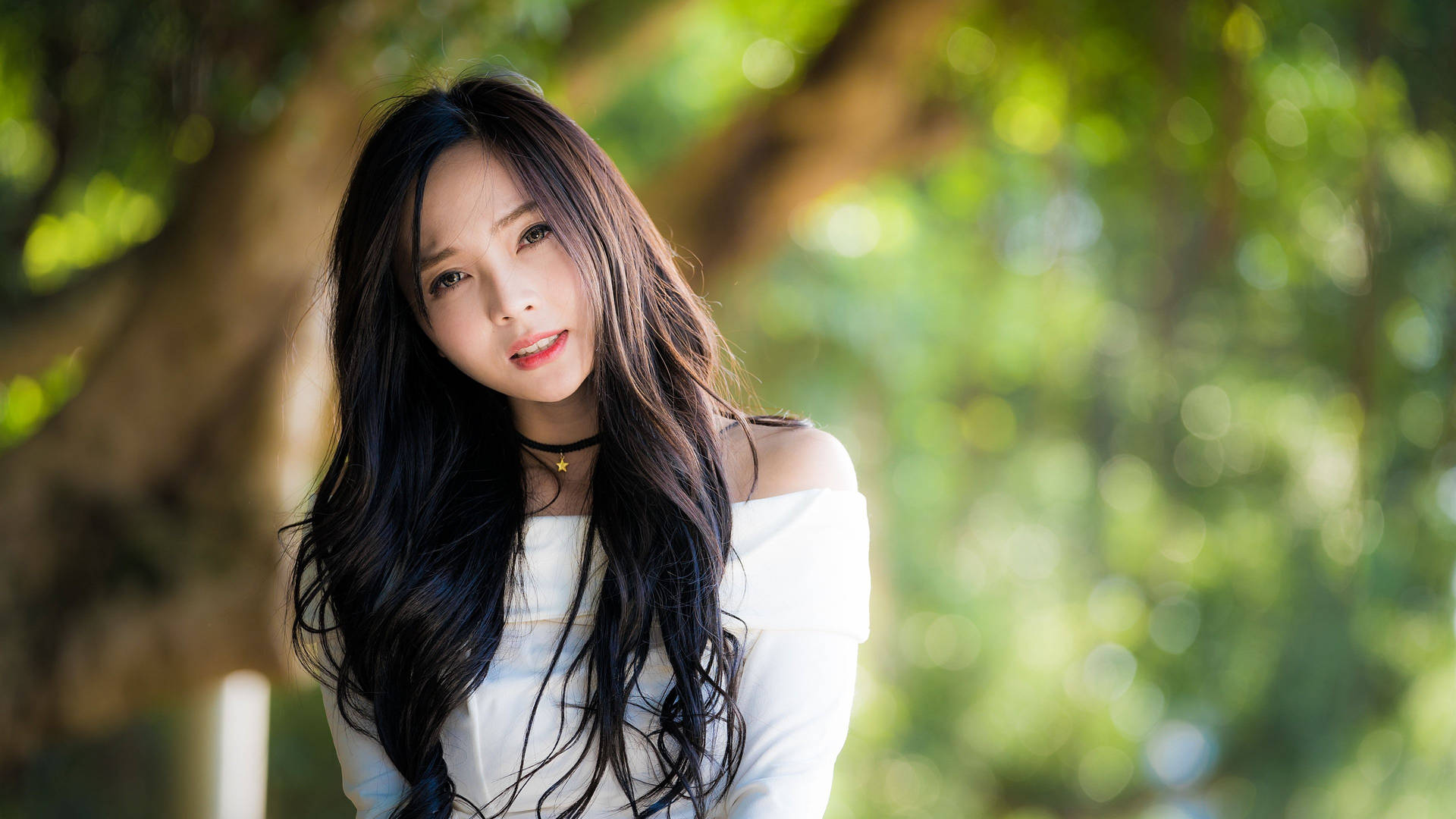 Black-haired Chinese Girl Background