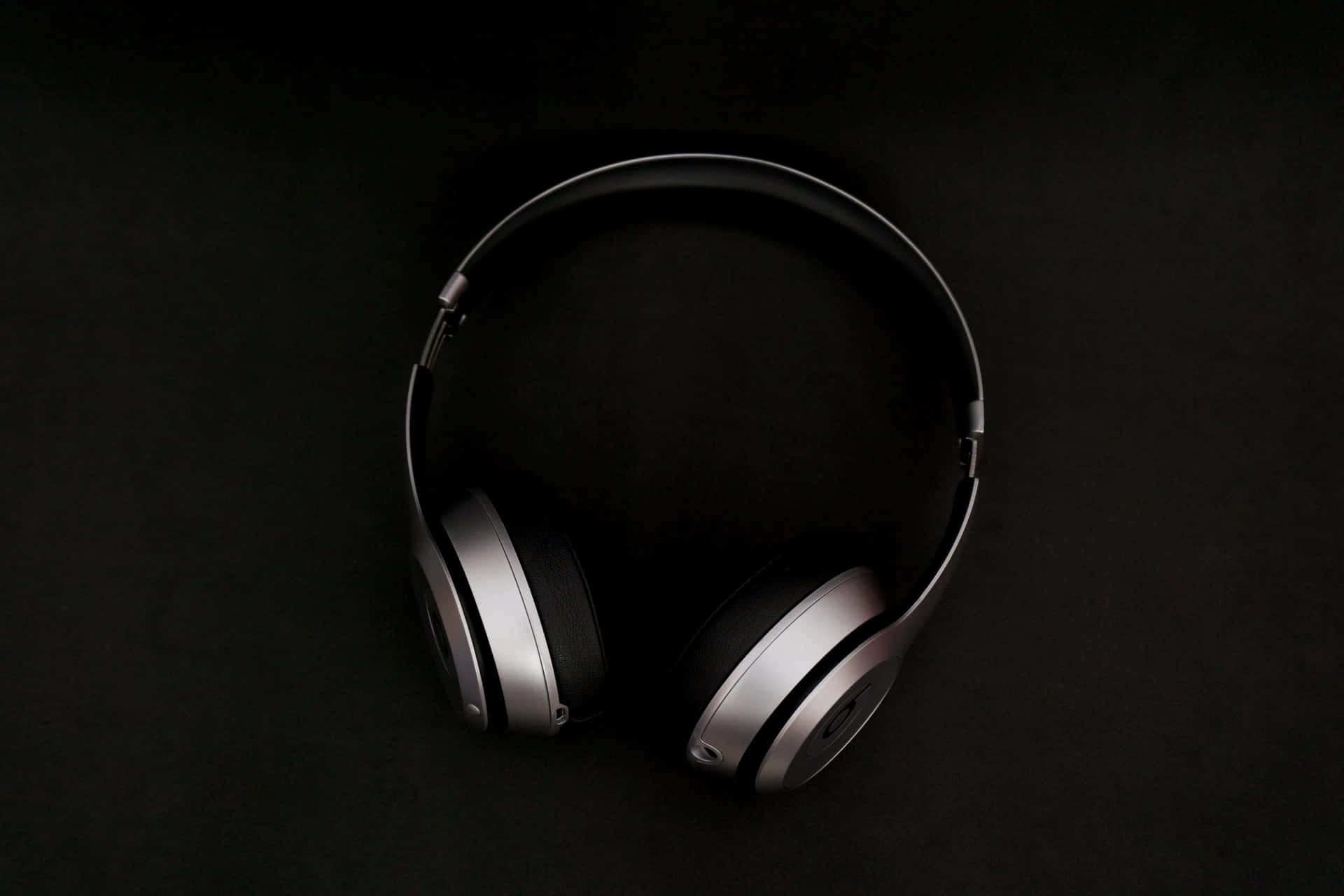 Black Headphones Dark Background Wallpaper