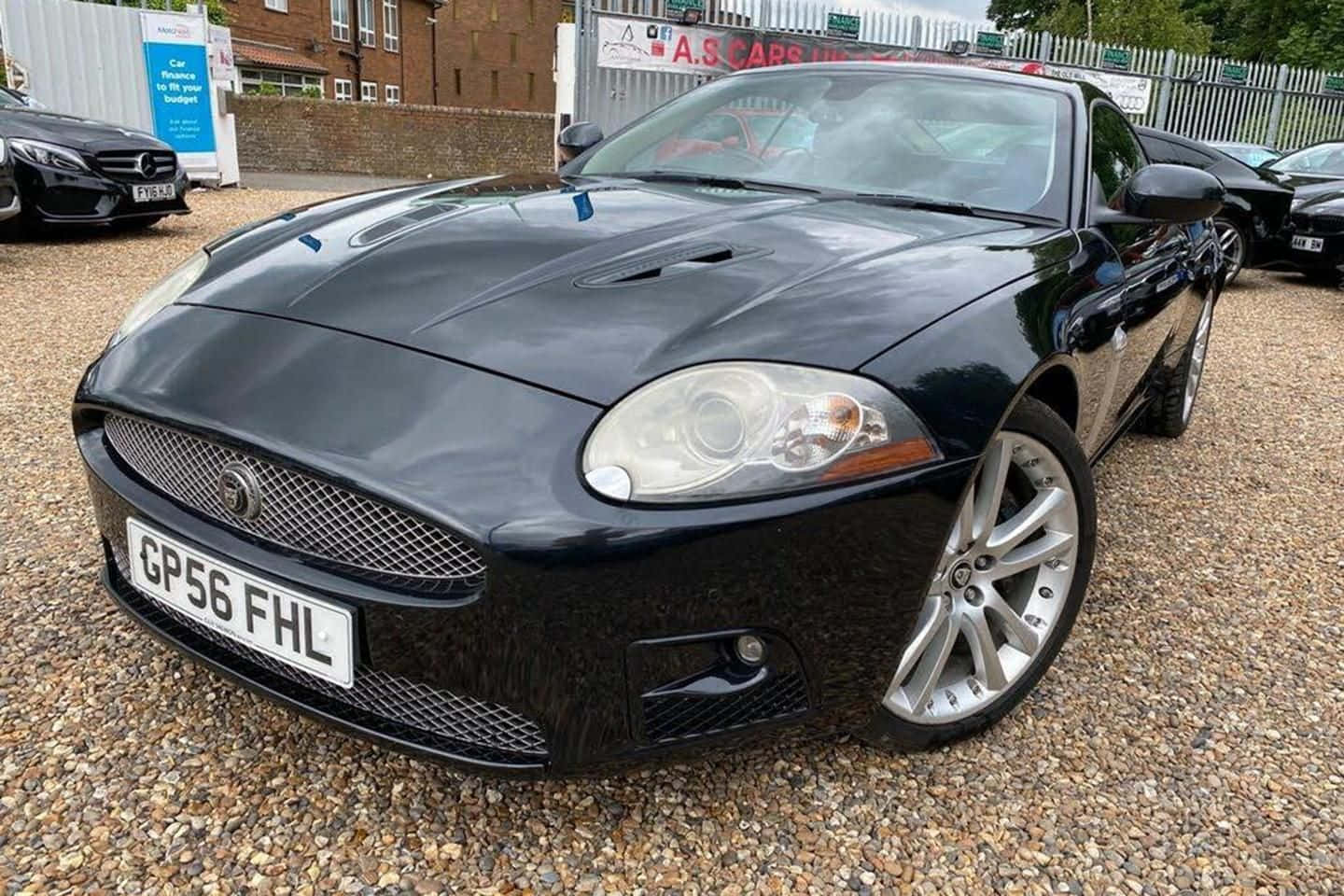 Jaguar X K Noir Garé À L'extérieur Fond d'écran