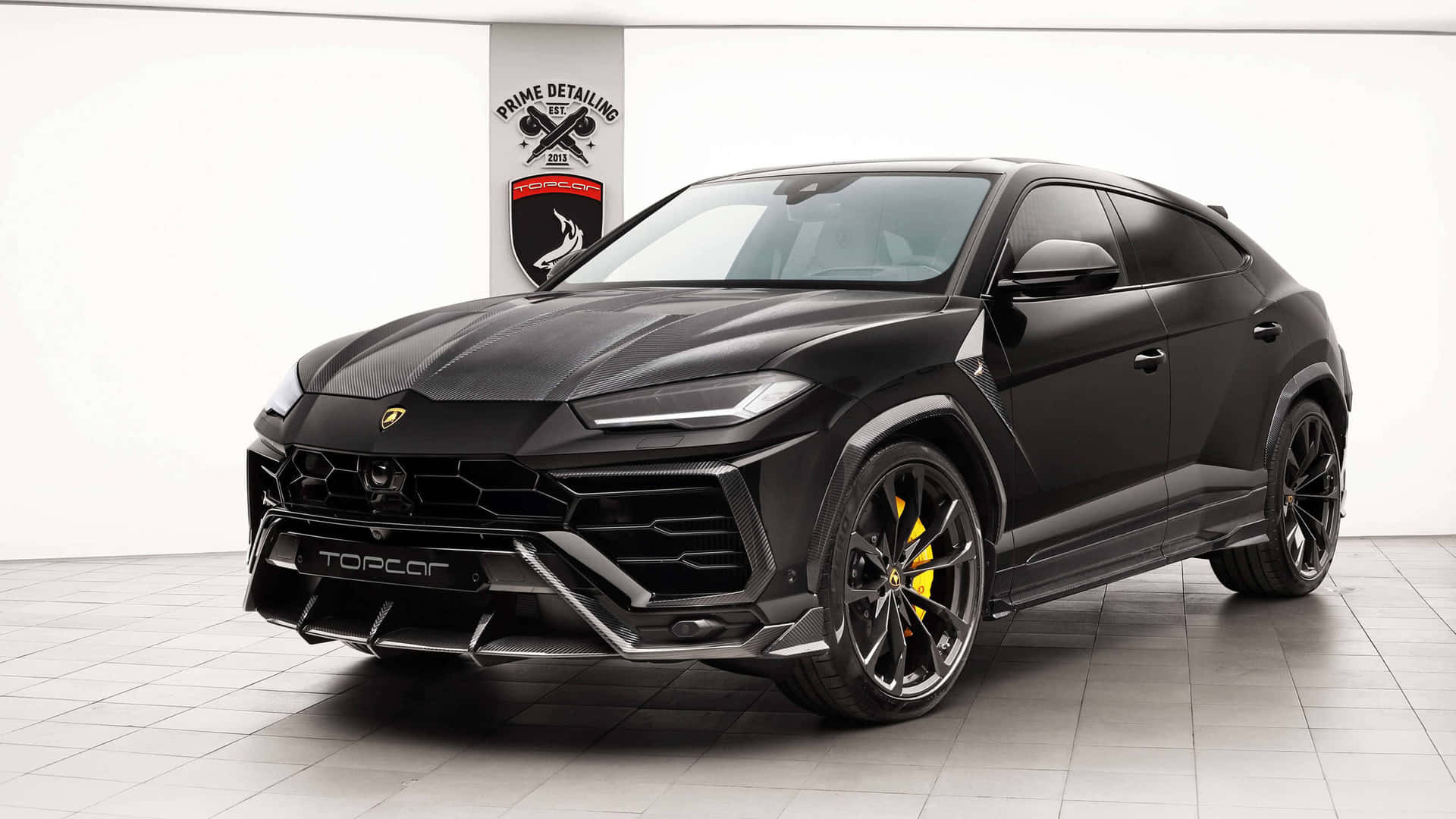 Luxury Black Lamborghini - Detailed To Perfection Wallpaper