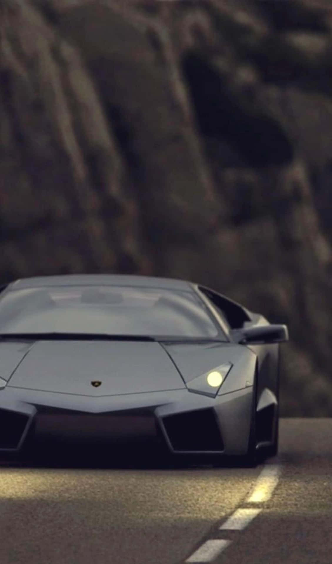 Derluxuriöse Schwarze Lamborghini, Ein Symbol Für Status Und Reichtum Wallpaper
