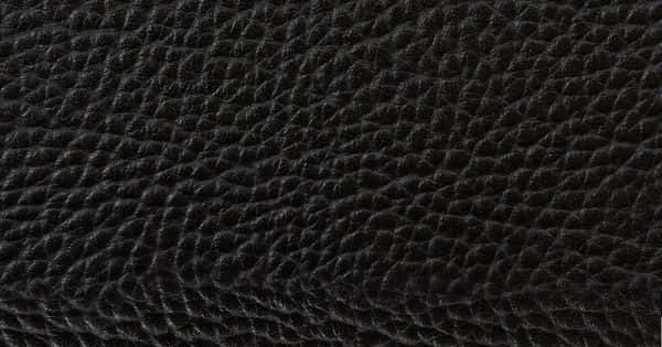 Et tæt skud af en sort læder overflade med folder. Wallpaper