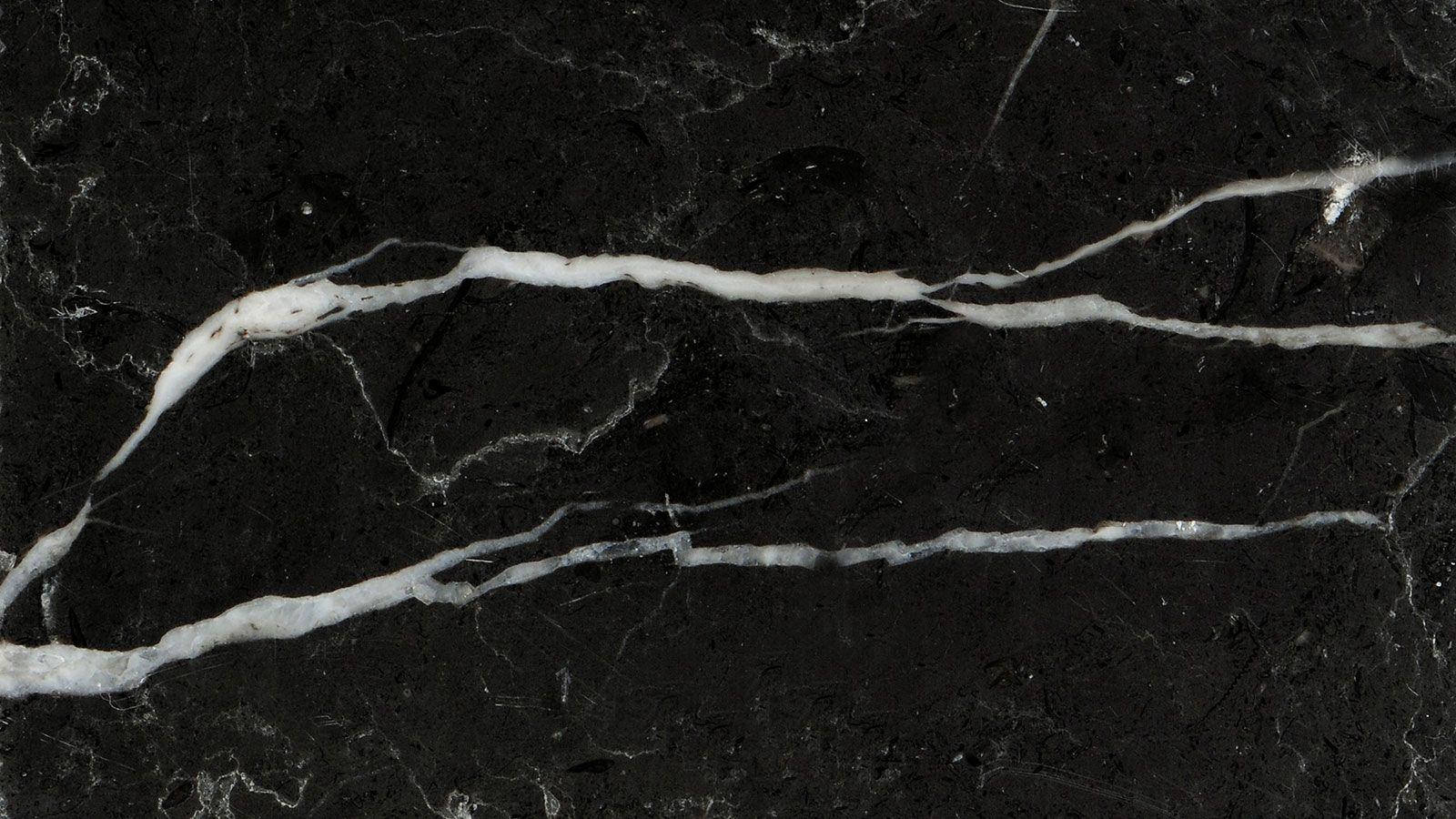 Black Marble Iphone With Long Cracks Wallpaper