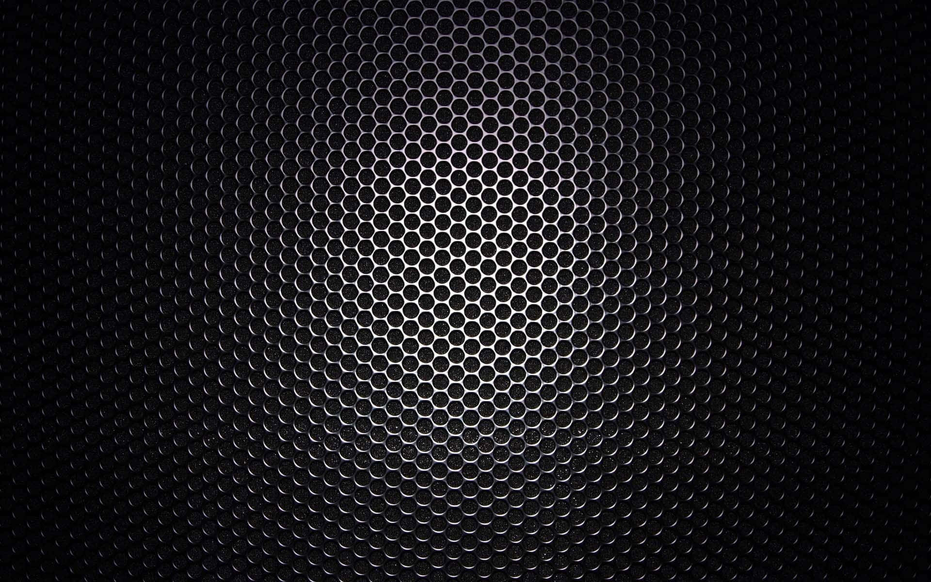 En sort baggrund med et metalgitter mønster Wallpaper