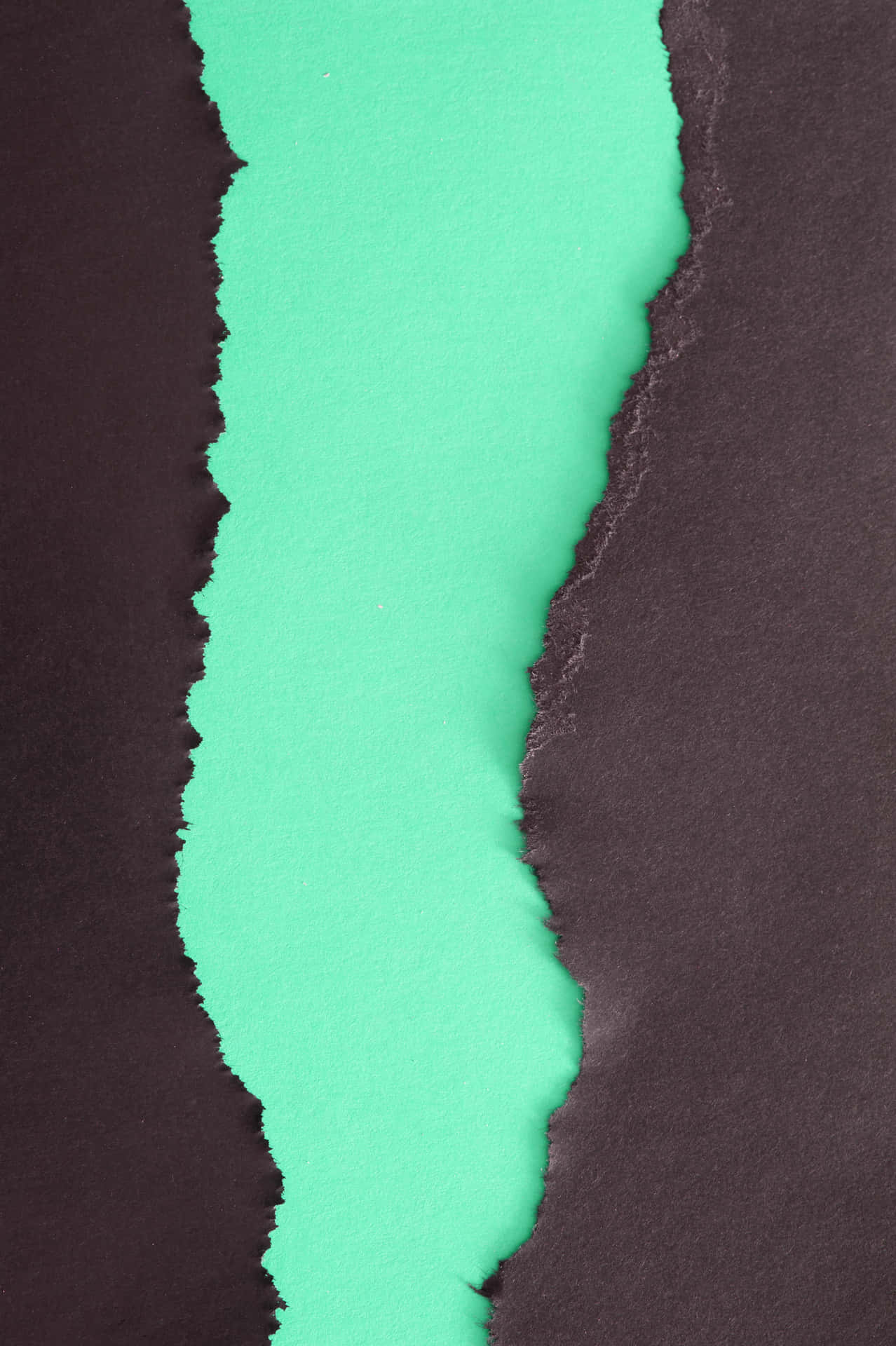 Schwarzeszerrissenes Papier Auf Blau-grünem Hintergrund Wallpaper