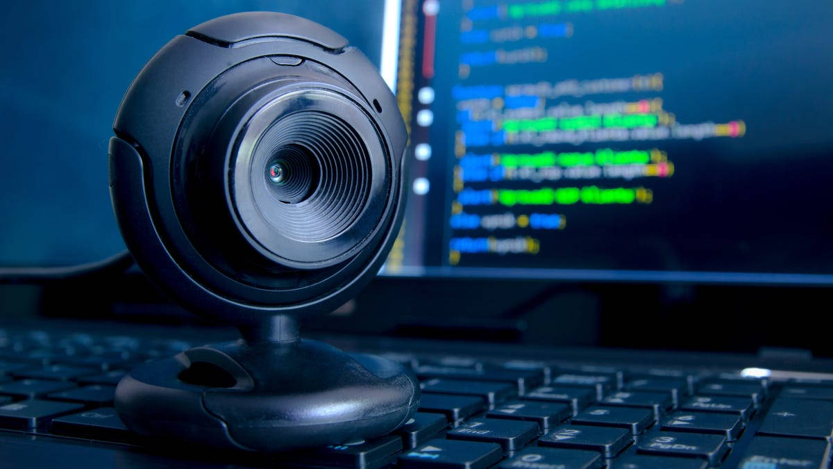 Portátilnegro Con Webcam Y Códigos. Fondo de pantalla