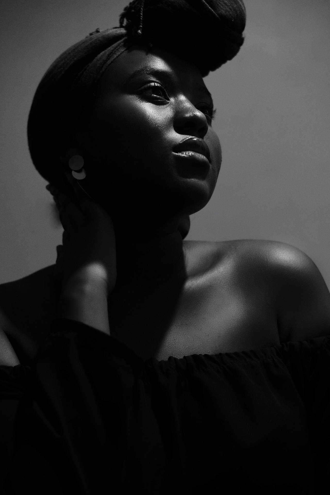 Black Woman Model In Tube Dress Wallpaper