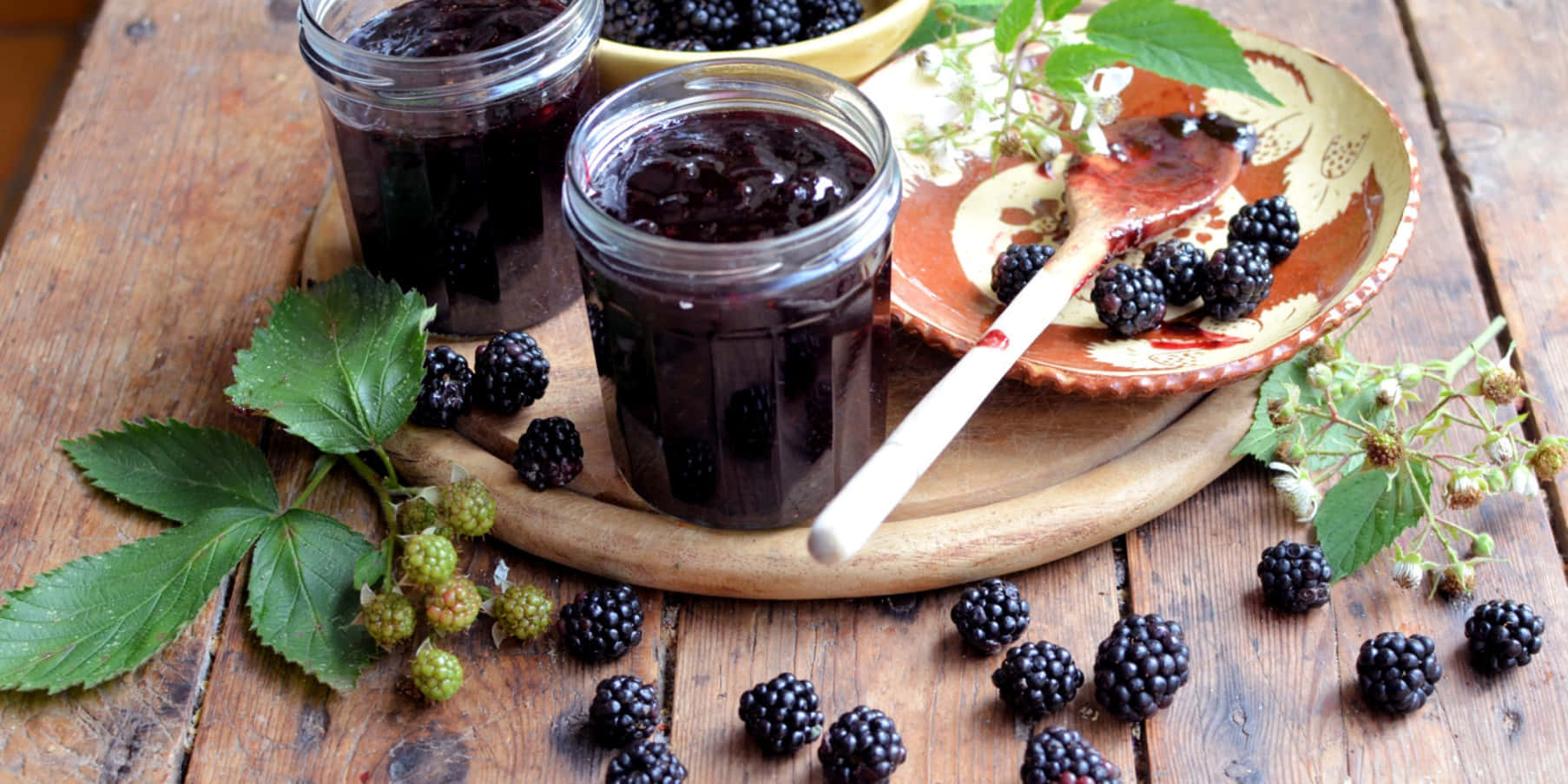 Homemade blackberry jam, the perfect accompaniment to any meal. Wallpaper