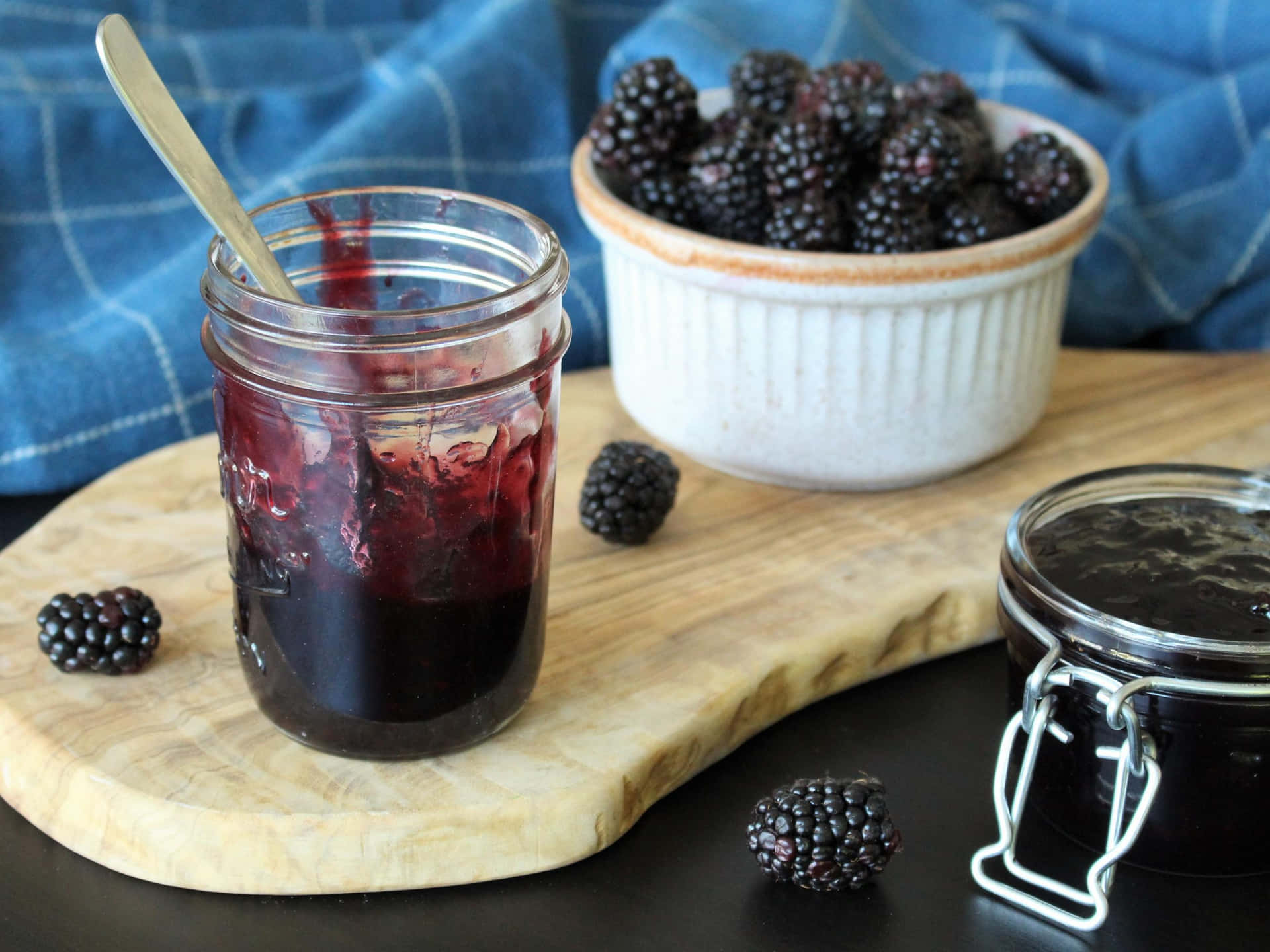 Deliciously sweet blackberry jam Wallpaper