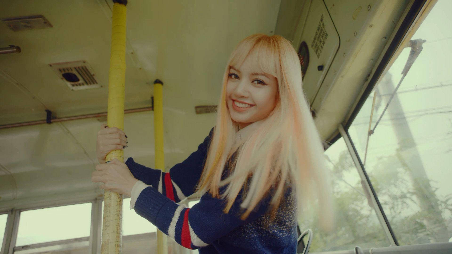 Blackpink Lisa Riding A Bus Wallpaper
