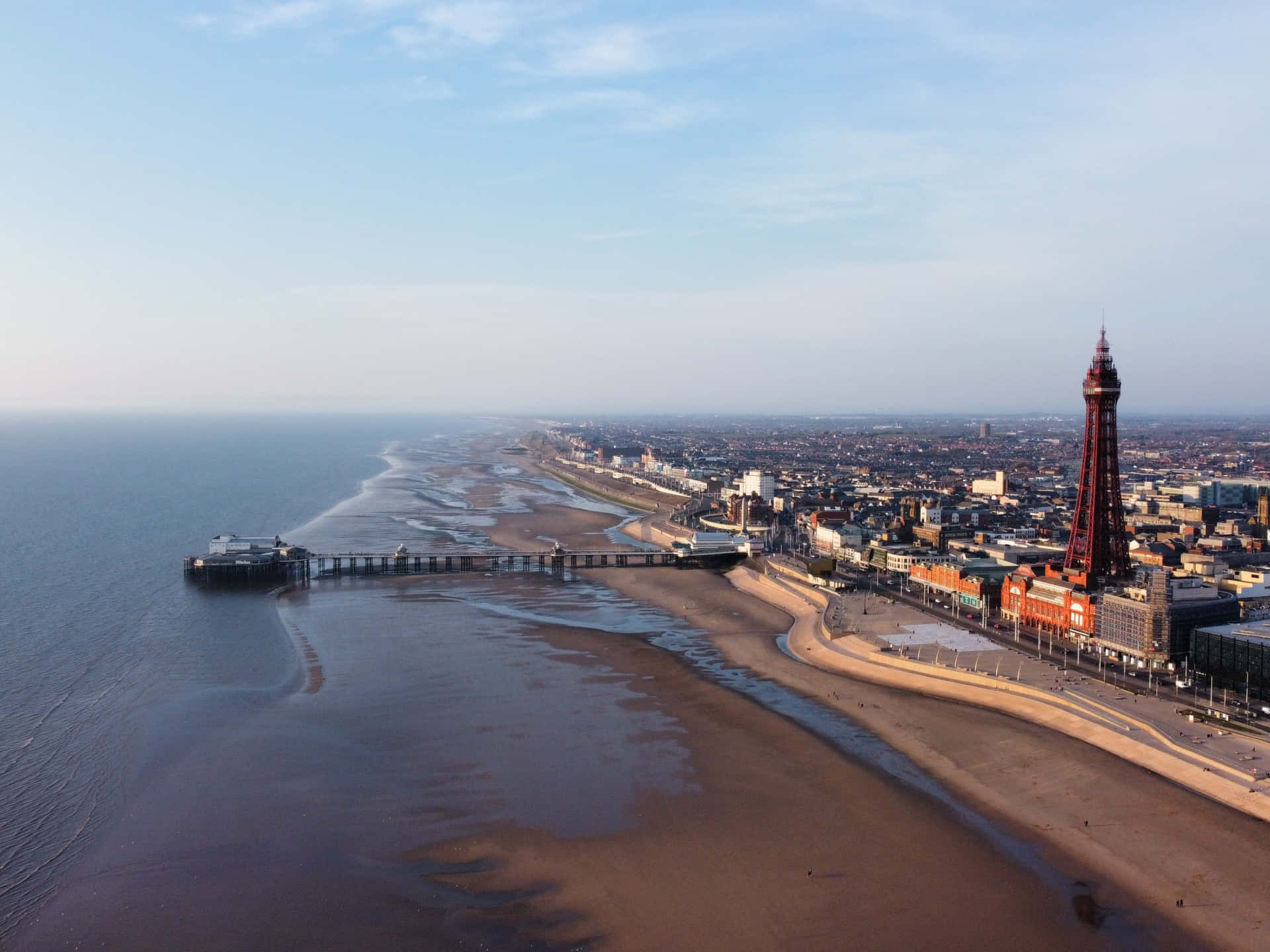 Torredi Blackpool Sulla Spiaggia Per Desktop Sfondo