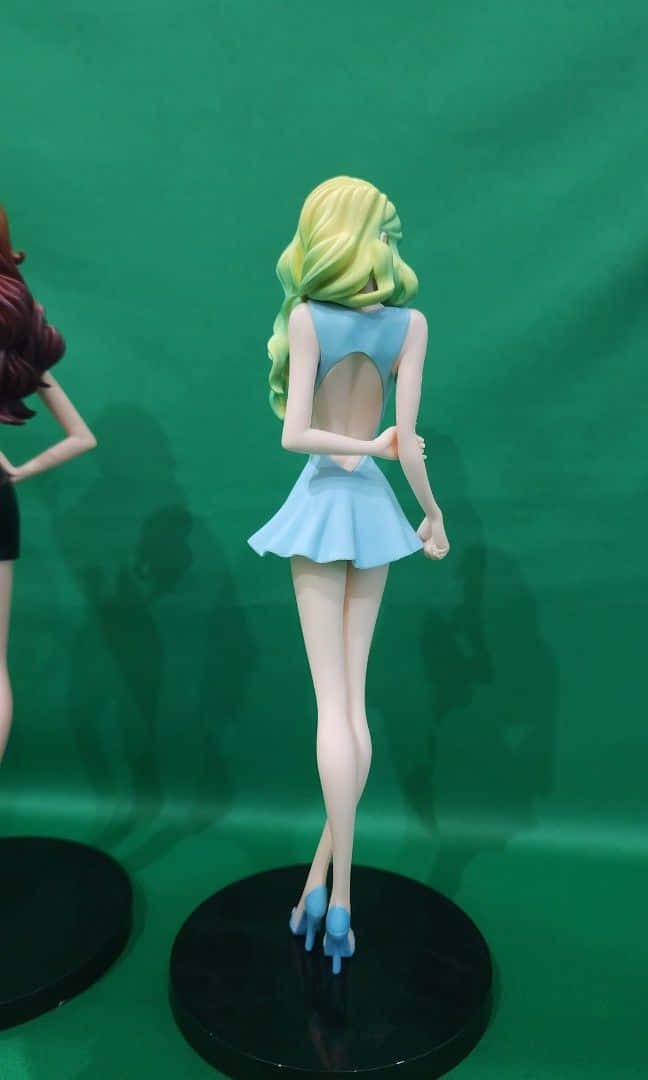 Blond Anime Figuur In Blauwe Jurk Achtergrond