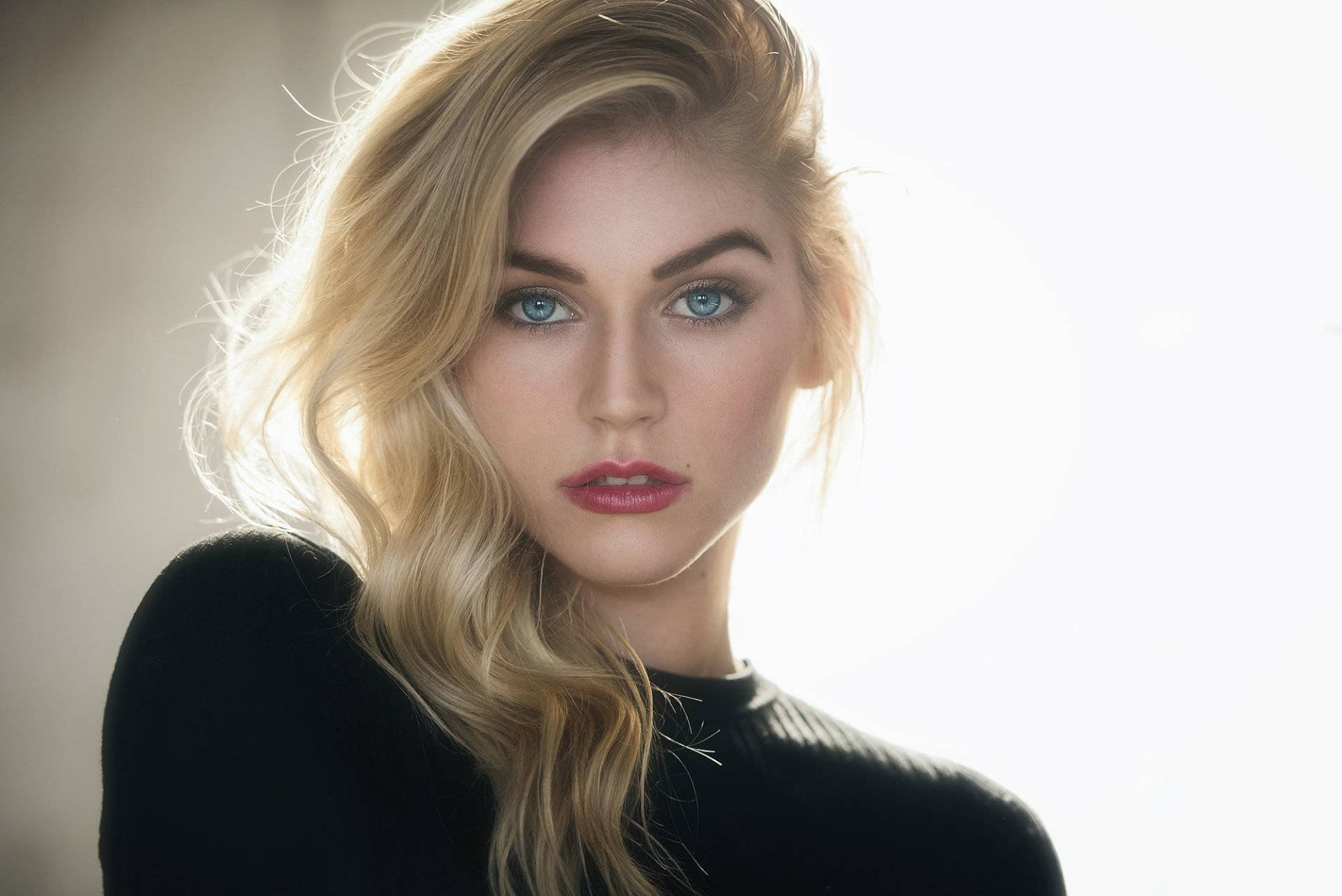 Blonde Female Model Eyebrows Arc Wallpaper