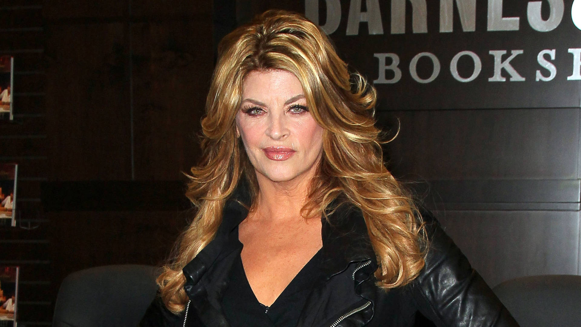 Blonde Kirstie Alley At Book Signing Event Background