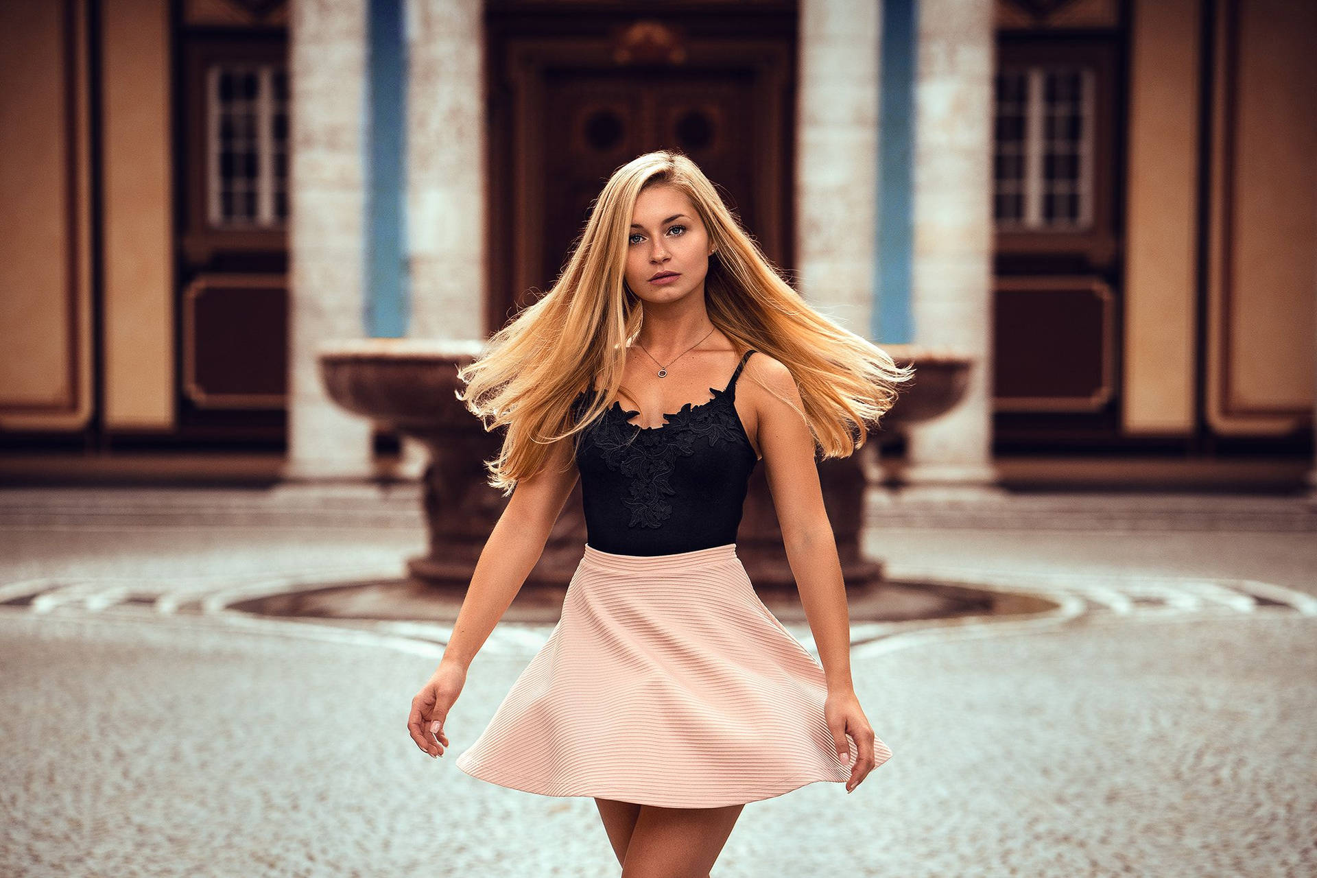 Blonde Woman Motion Fashion Photography Wallpaper