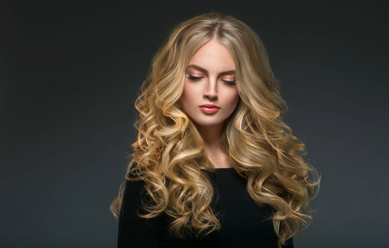 Download Blonde Woman Salon Photography Wallpaper 
