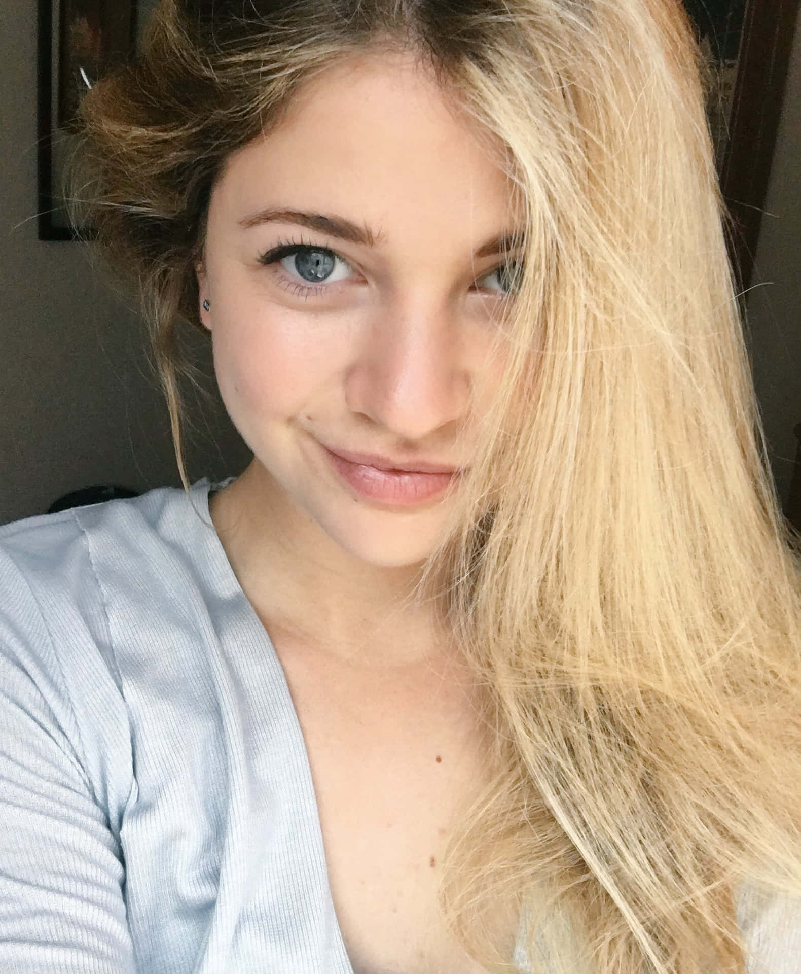 Blonde Woman Selfie Wallpaper