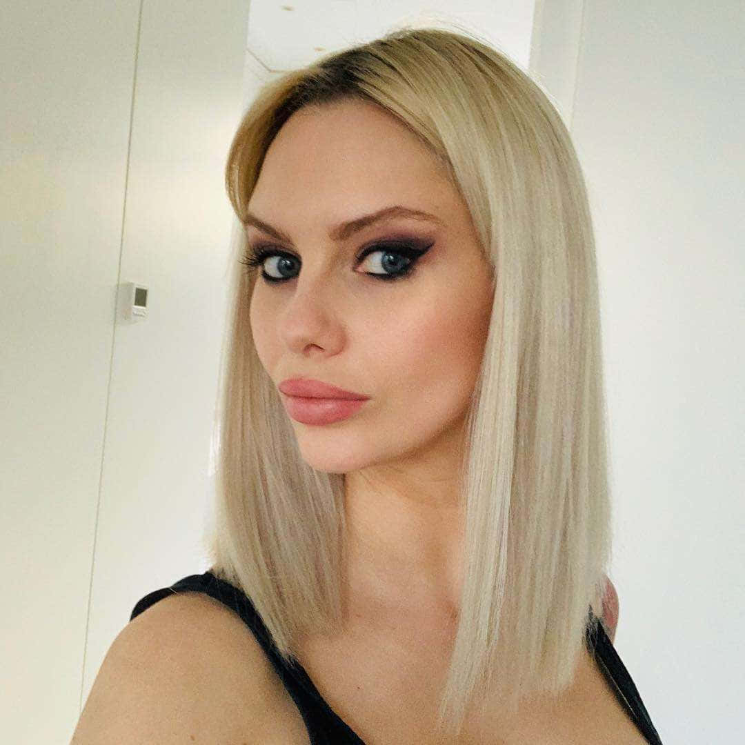 Blonde Woman Selfie Portrait Wallpaper