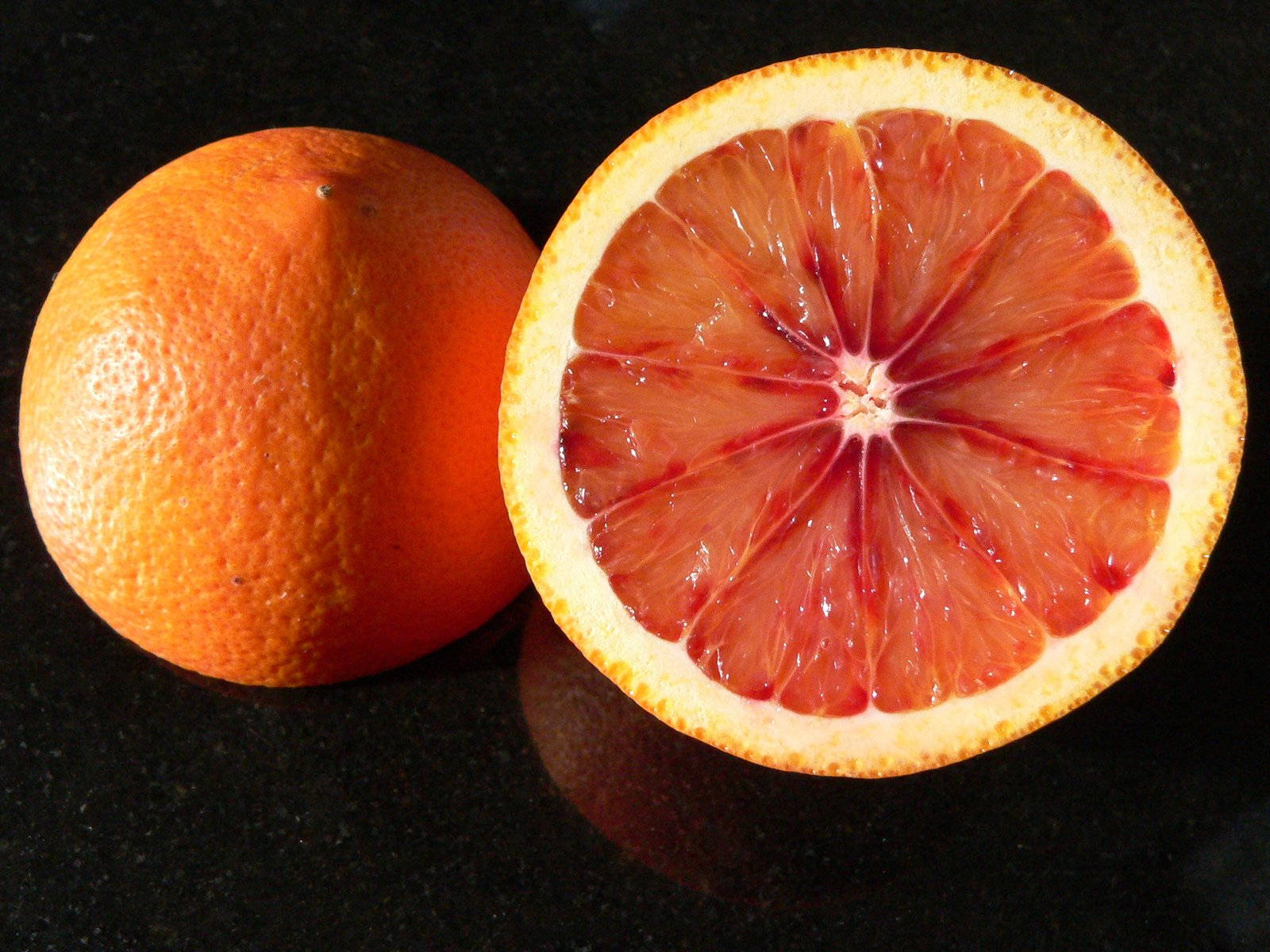 Naranjasangre Fruta Cítrica Estética Oscura. Fondo de pantalla