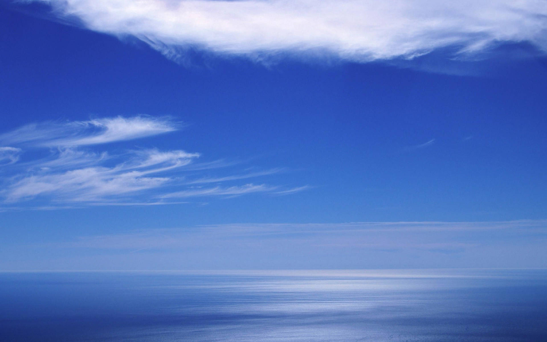 Blaueästhetische Wolken Und Meer Wallpaper