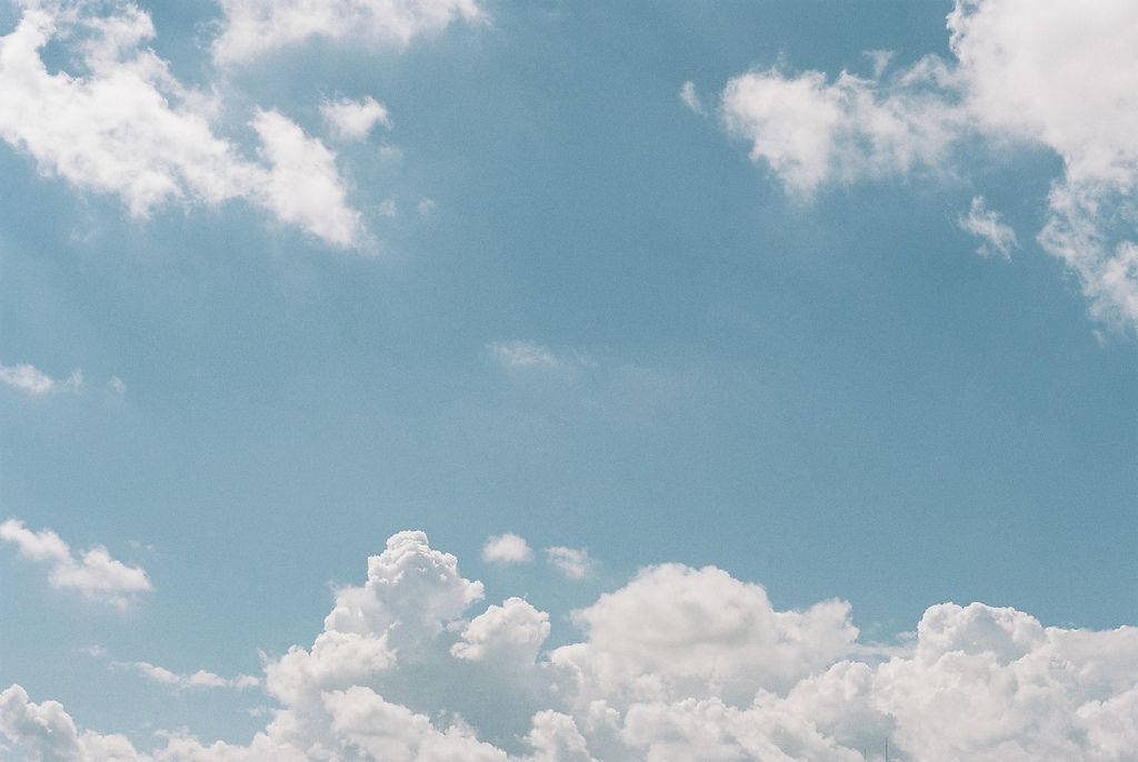 Fondode Escritorio De Nubes Estéticas Azules. Fondo de pantalla