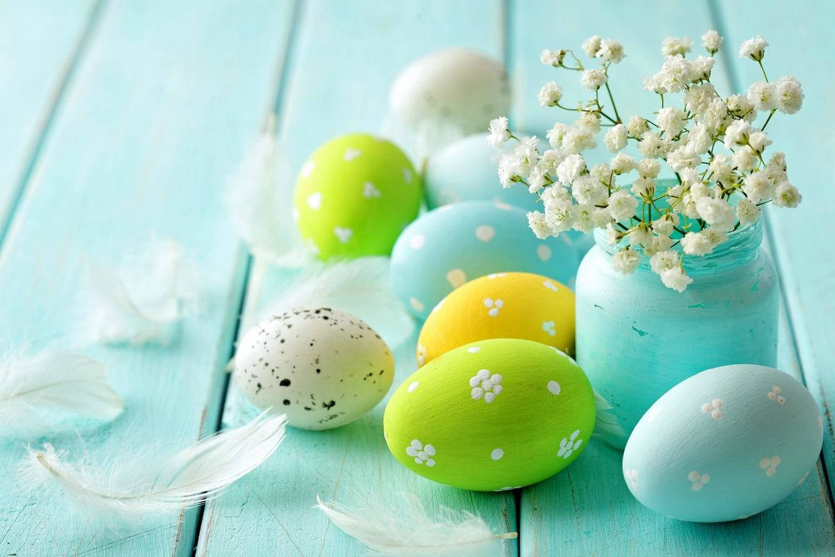 Coloridasy Decorativas Decoraciones De Pascua Para Brindar Un Estética Única A Tus Festividades De Primavera. Fondo de pantalla