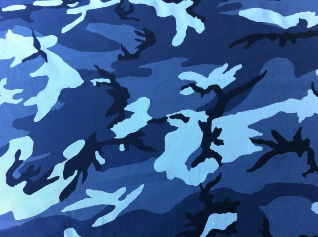 En blå camouflage-tekstil med sorte og blå designs Wallpaper