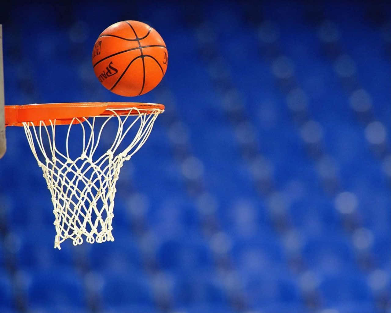 Potenziail Tuo Livello Di Abilità Con Questo Pallone Da Basket Blu Sfondo