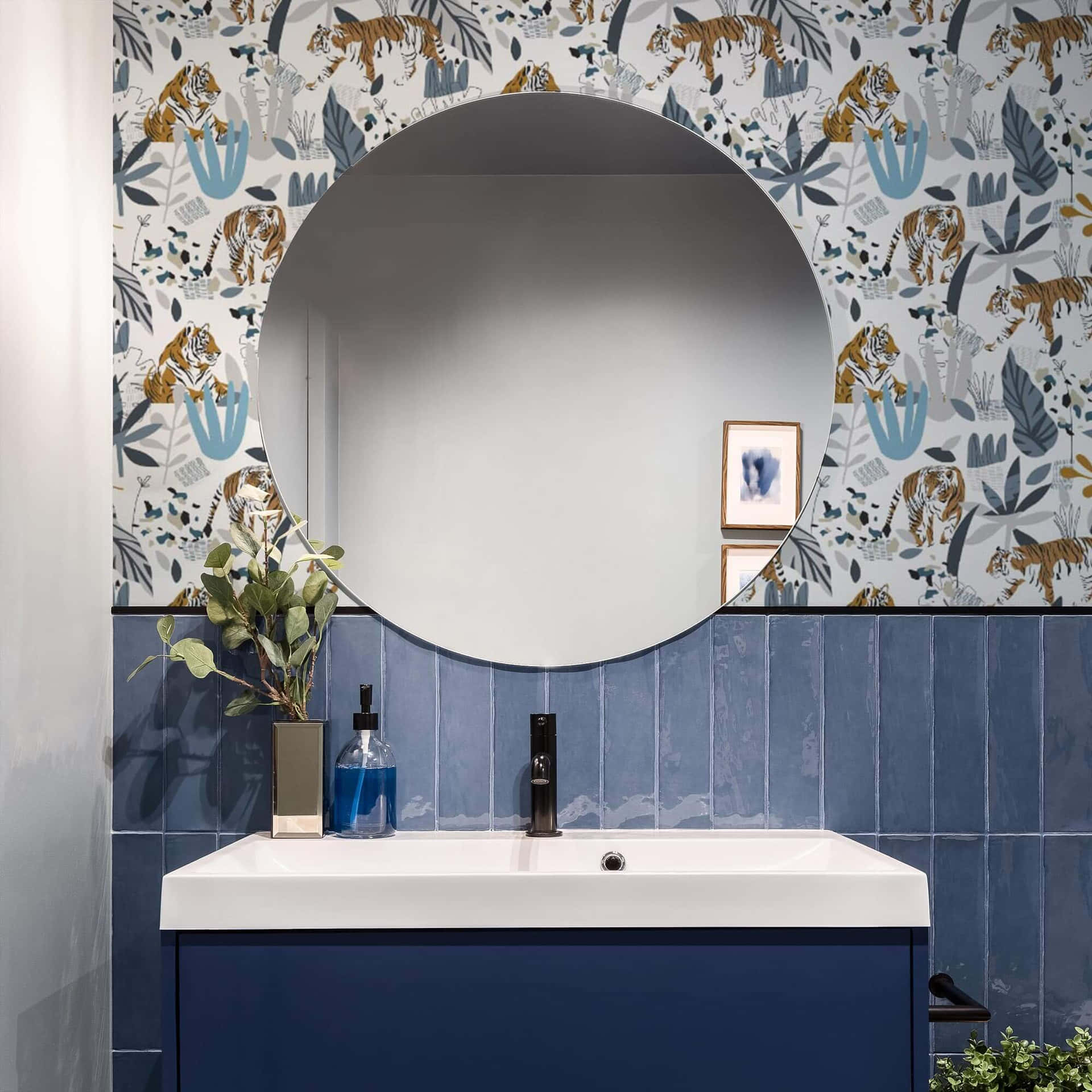 Blå Badeværelse Tigeret Mønstrede Vægge Wallpaper