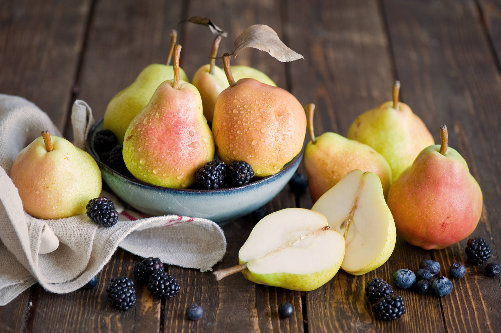Blue Berries And Slices Of Pears Wallpaper